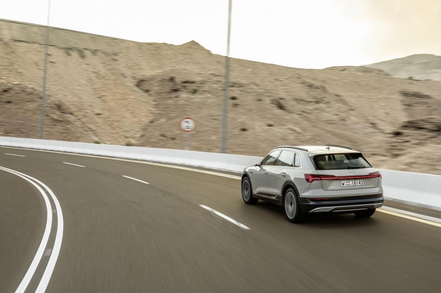  Audi e-tron 55 Quattro 2019 года  (WW) (фото 334 из 452)